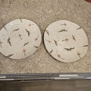 2 Potter's Studio PINE BRANCH AND HOLLY BERRY Ceramic Dinner Plates Christmas